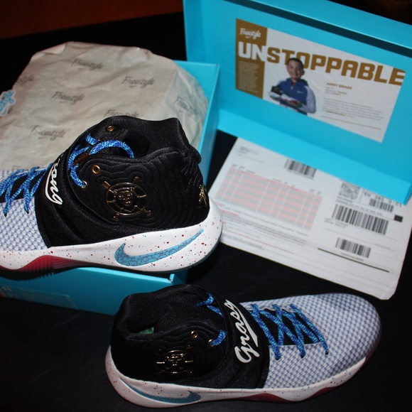 Nike Kyrie 2 Freestyle Doernbecher 898641-001 - Picture 2 of 7